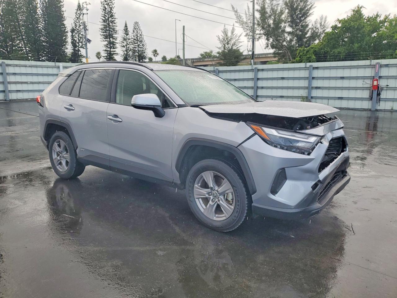 2025 Toyota Rav4 Le - Image 4