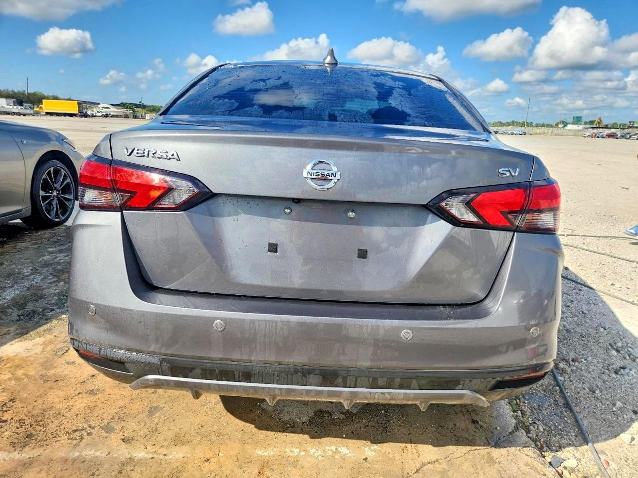 2021 Nissan Versa Sv - Image 6