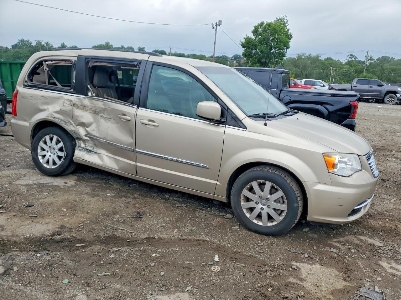 2014 Chrysler Town & Country Touring - Фото 4