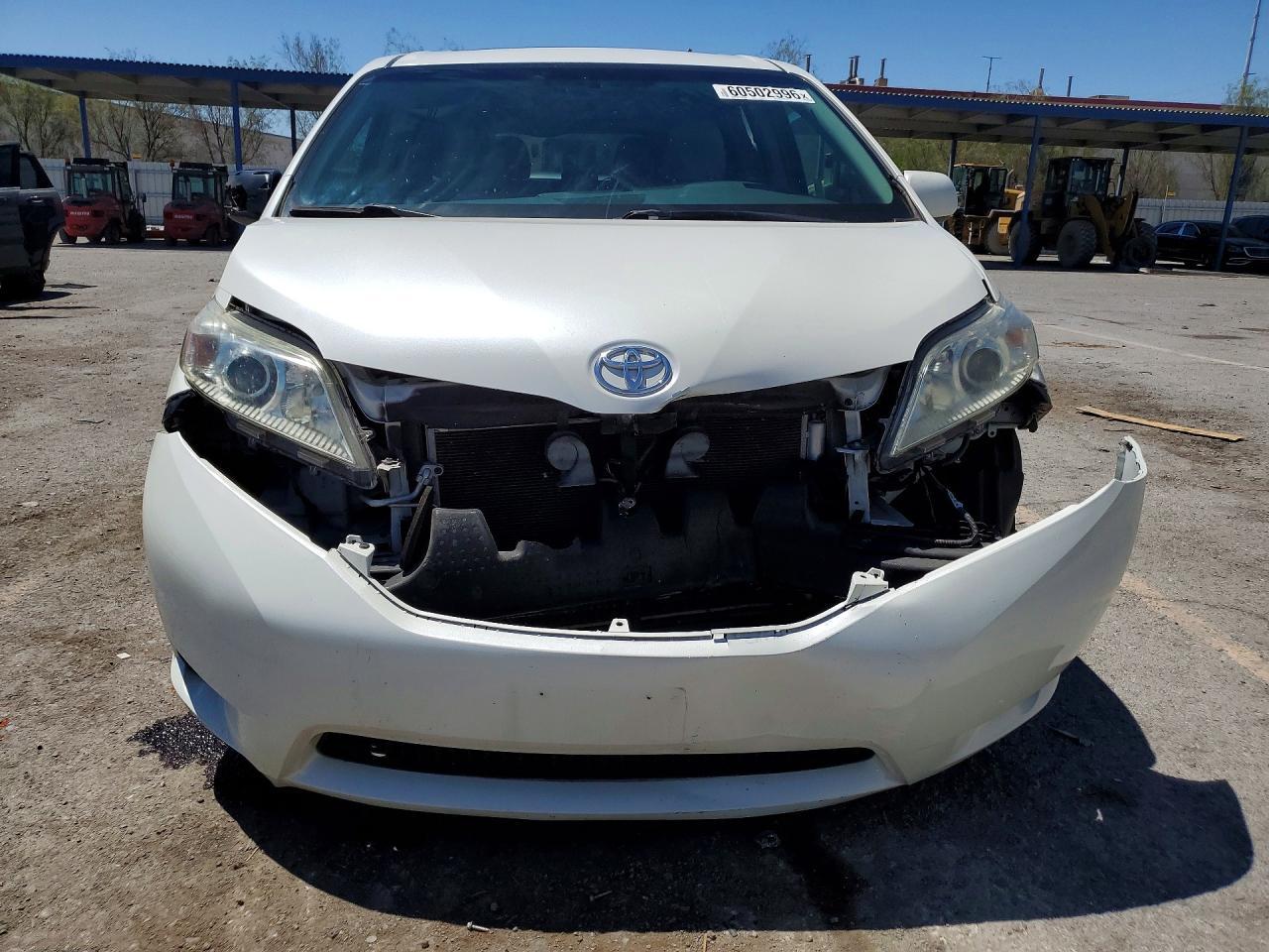 2017 Toyota Sienna Xle 8-Passenger - Фото 5
