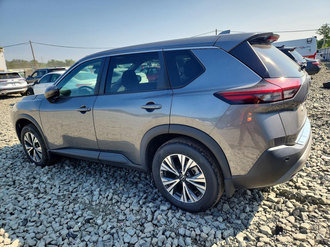 2022 Nissan Rogue Sv - Image 2