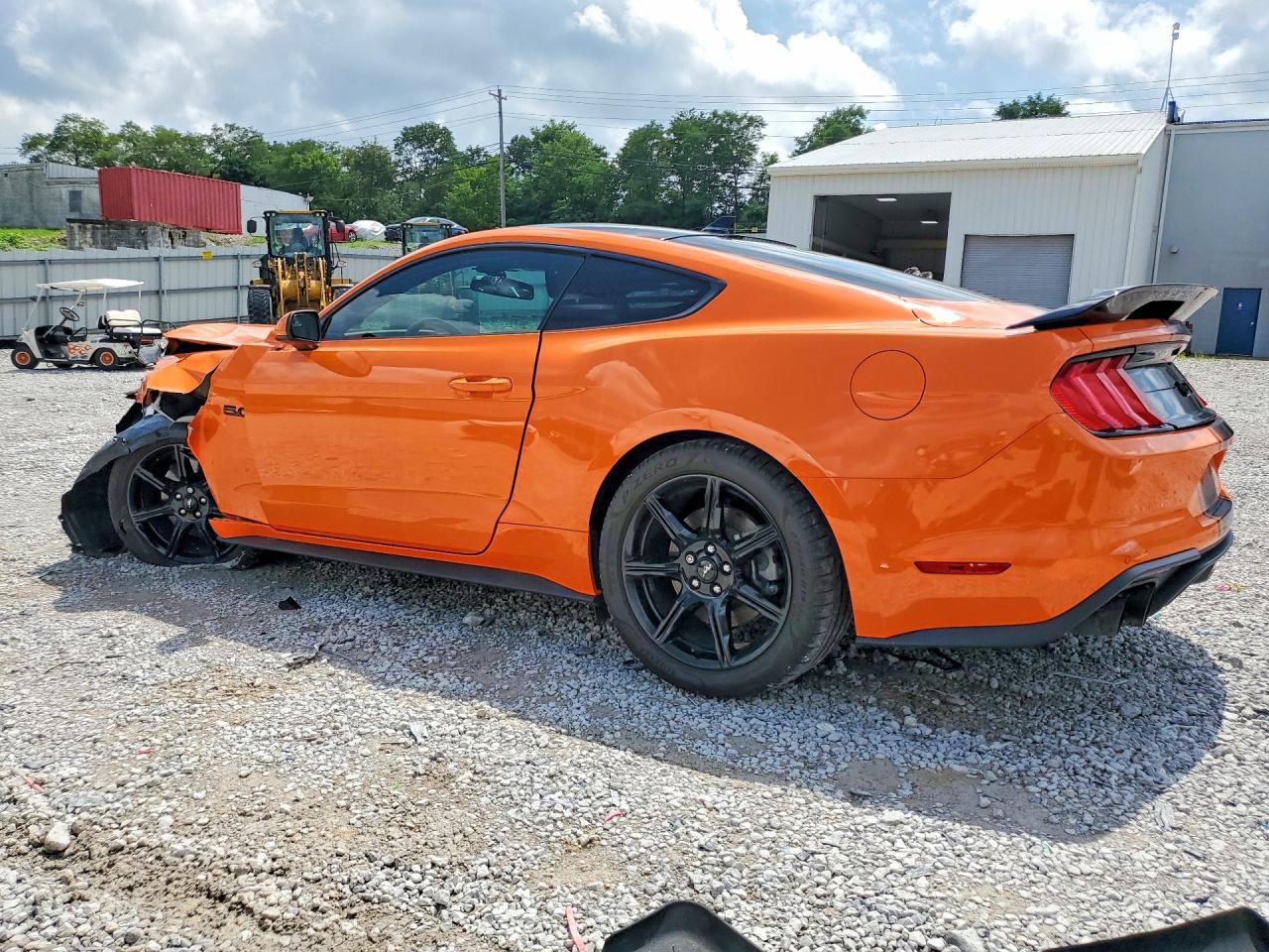 2020 Ford Mustang Gt - Фото 2