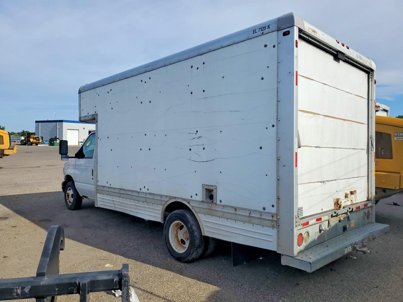2006 Ford E450 Box Truck - Image 2