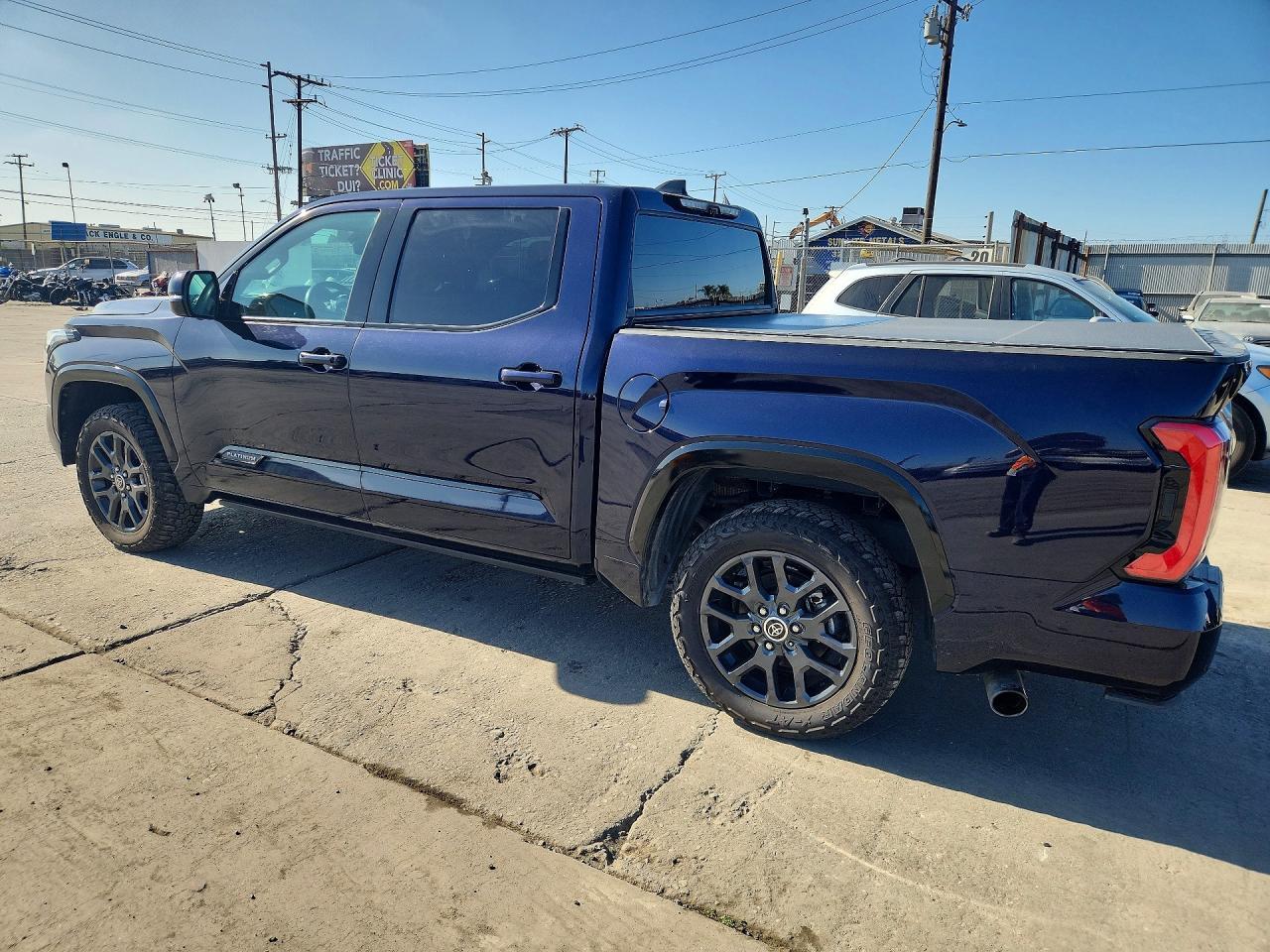 2023 Toyota Tundra Platinum - Фото 2