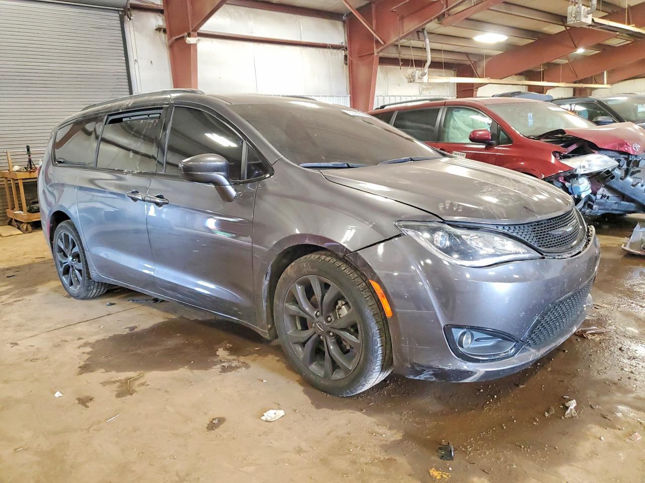 2018 Chrysler Pacifica Touring Plus - Фото 4