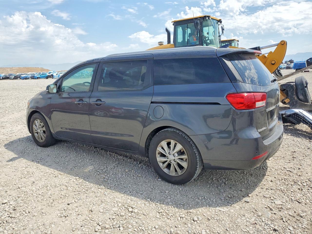 2017 Kia Sedona Lx - Фото 2