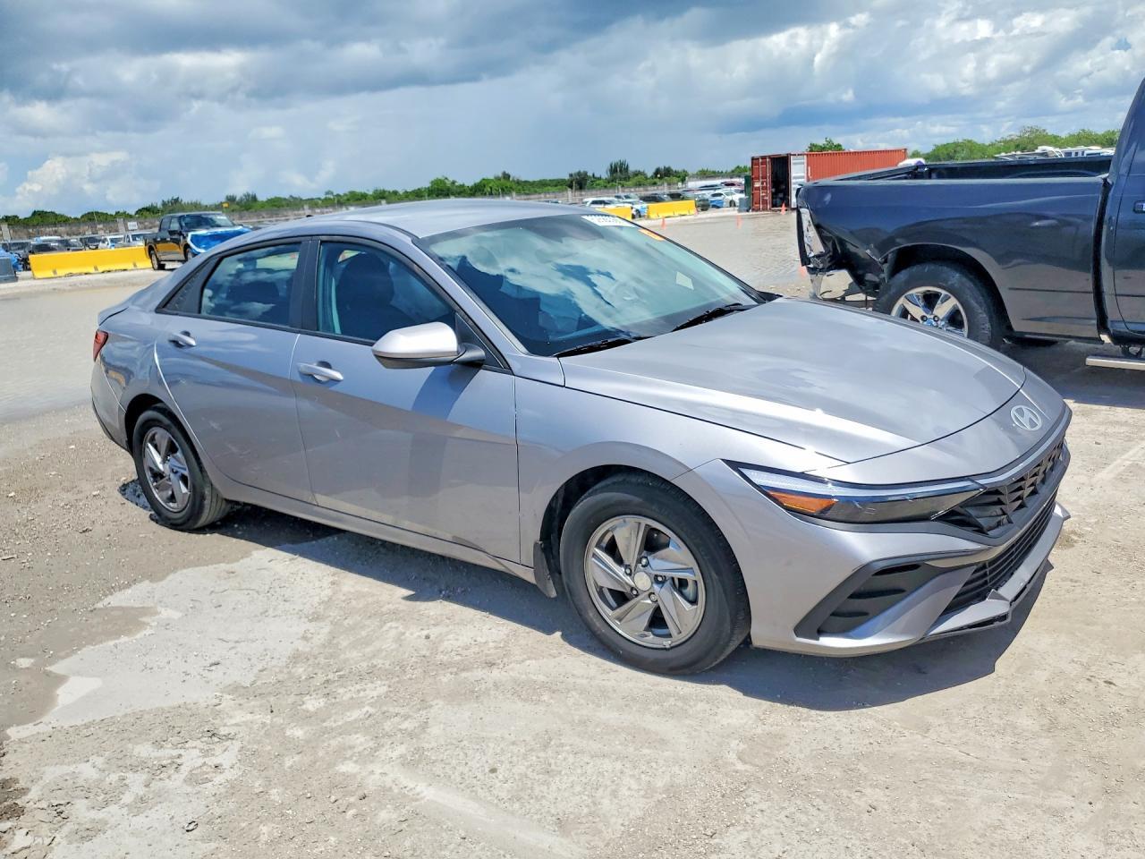 2025 Hyundai Elantra Se - Фото 4