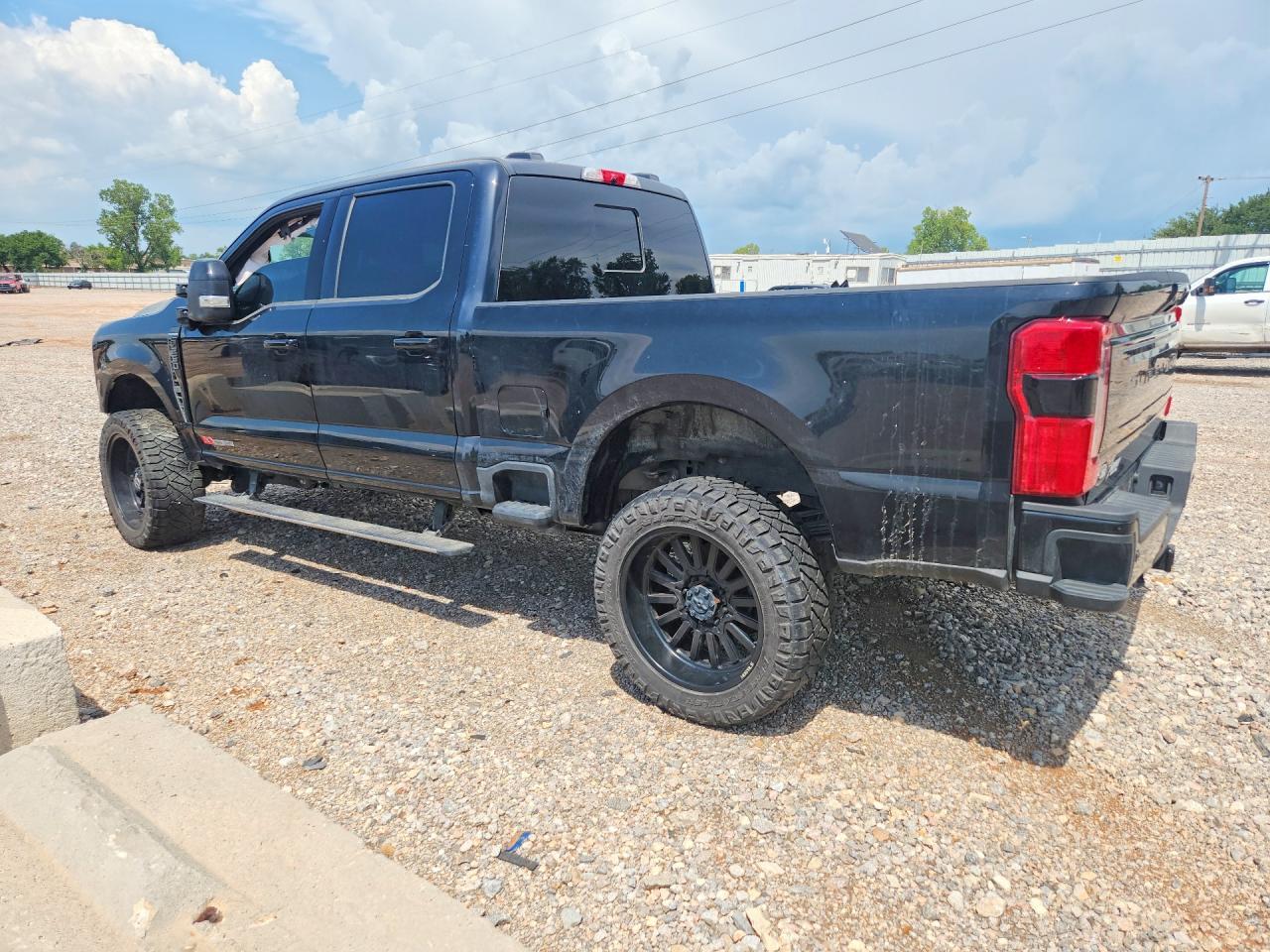 2025 Ford F250 Super Duty - Фото 2