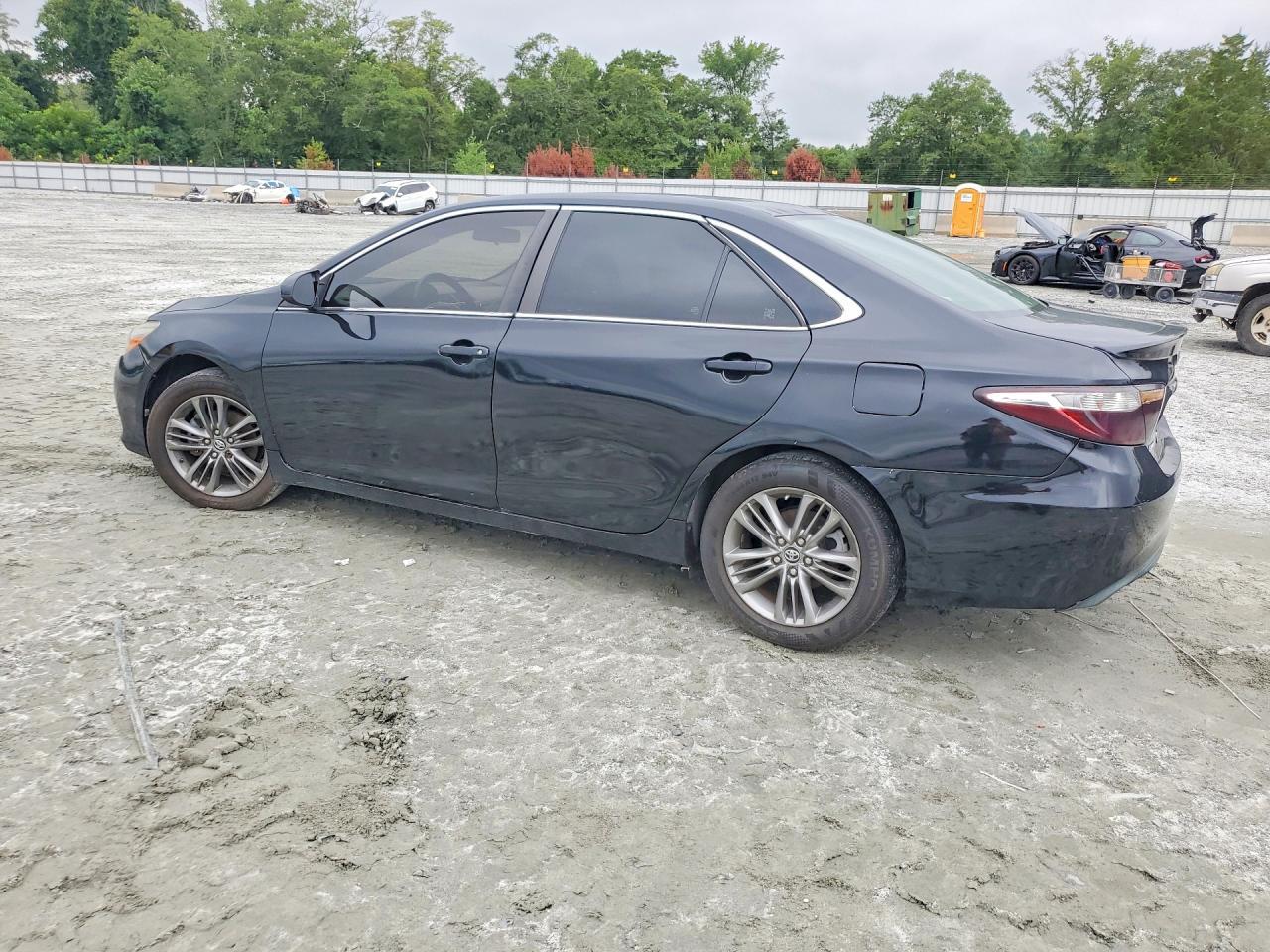 2017 Toyota Camry Se - Фото 2