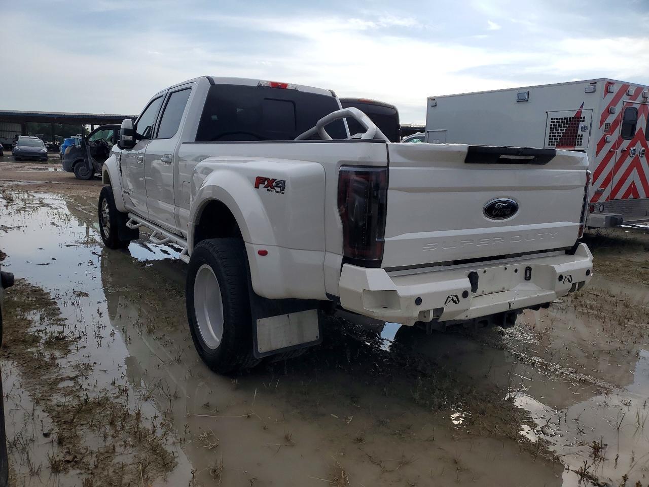 2019 Ford F450 Super Duty - Image 2