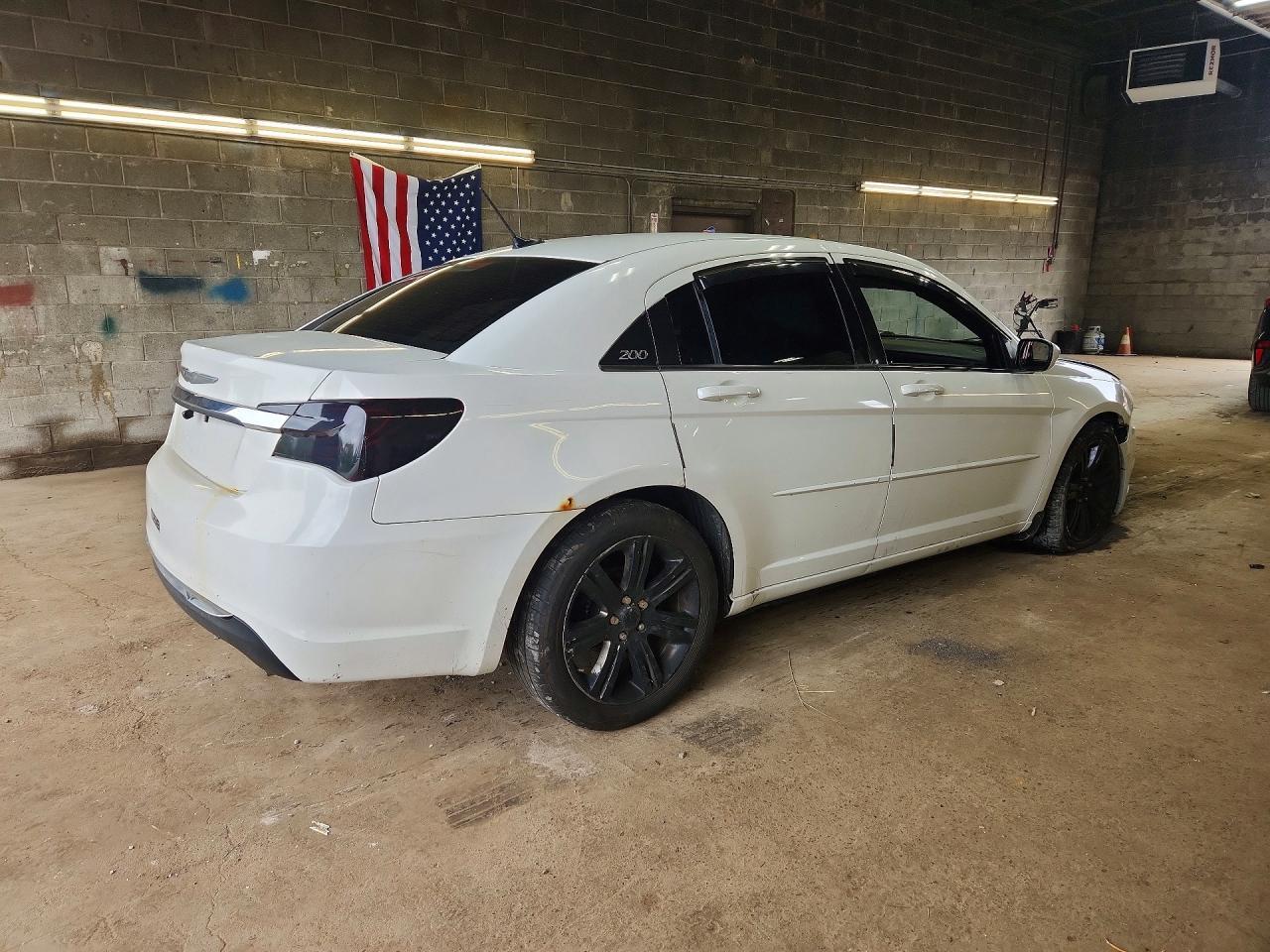 2012 Chrysler 200 Touring - Фото 3