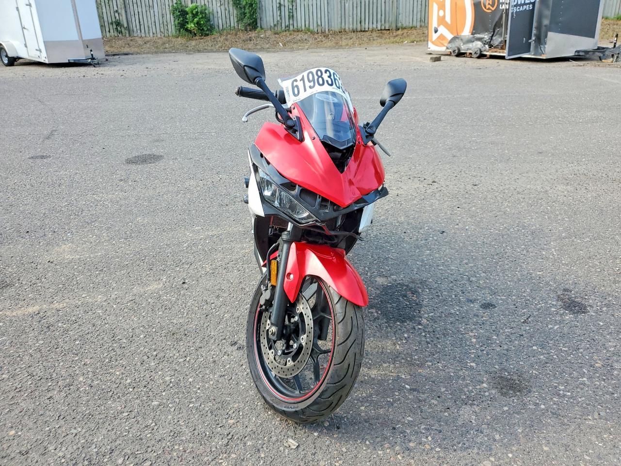 2015 Yamaha Yzf-R3 - Image 2