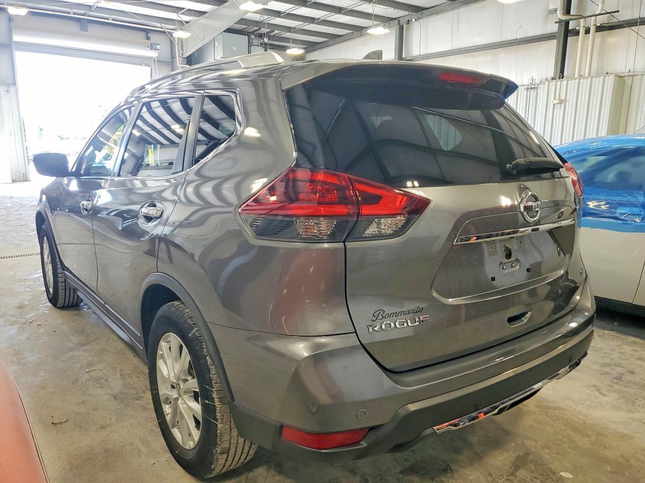 2020 Nissan Rogue Sv - Image 2