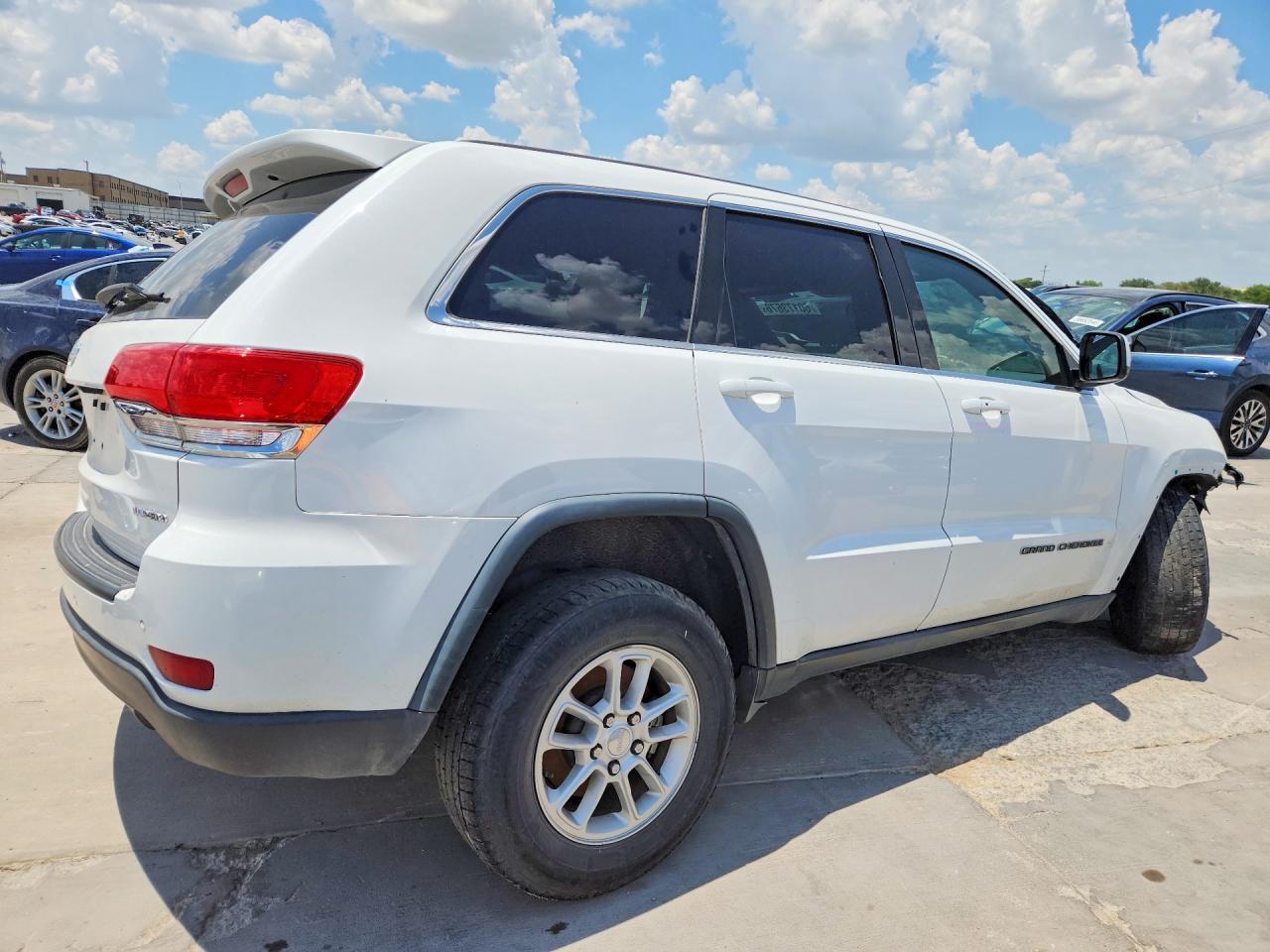 2018 Jeep Grand Cherokee Laredo - Image 3