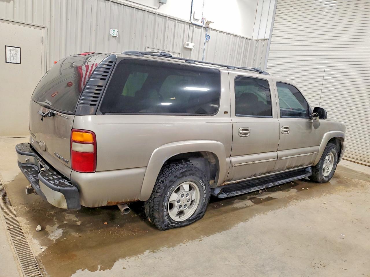 2001 Chevrolet Suburban K1500 - Image 3