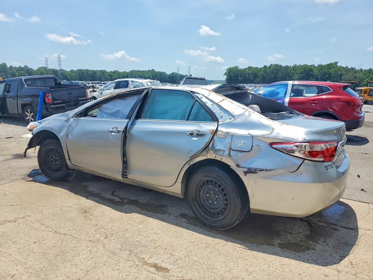 2015 Toyota Camry Le - Фото 2