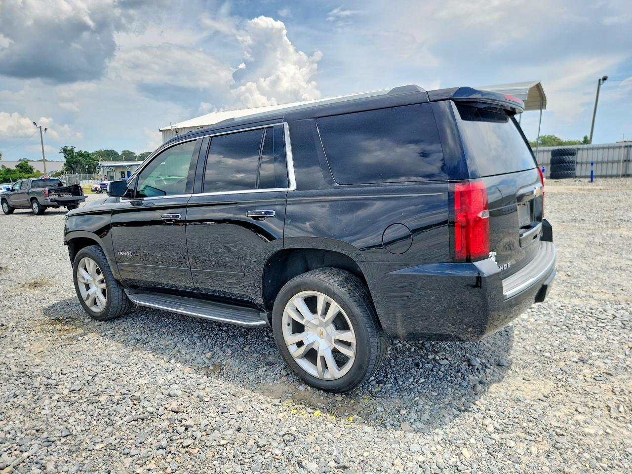 2017 Chevrolet Tahoe C1500 Premier - Фото 2