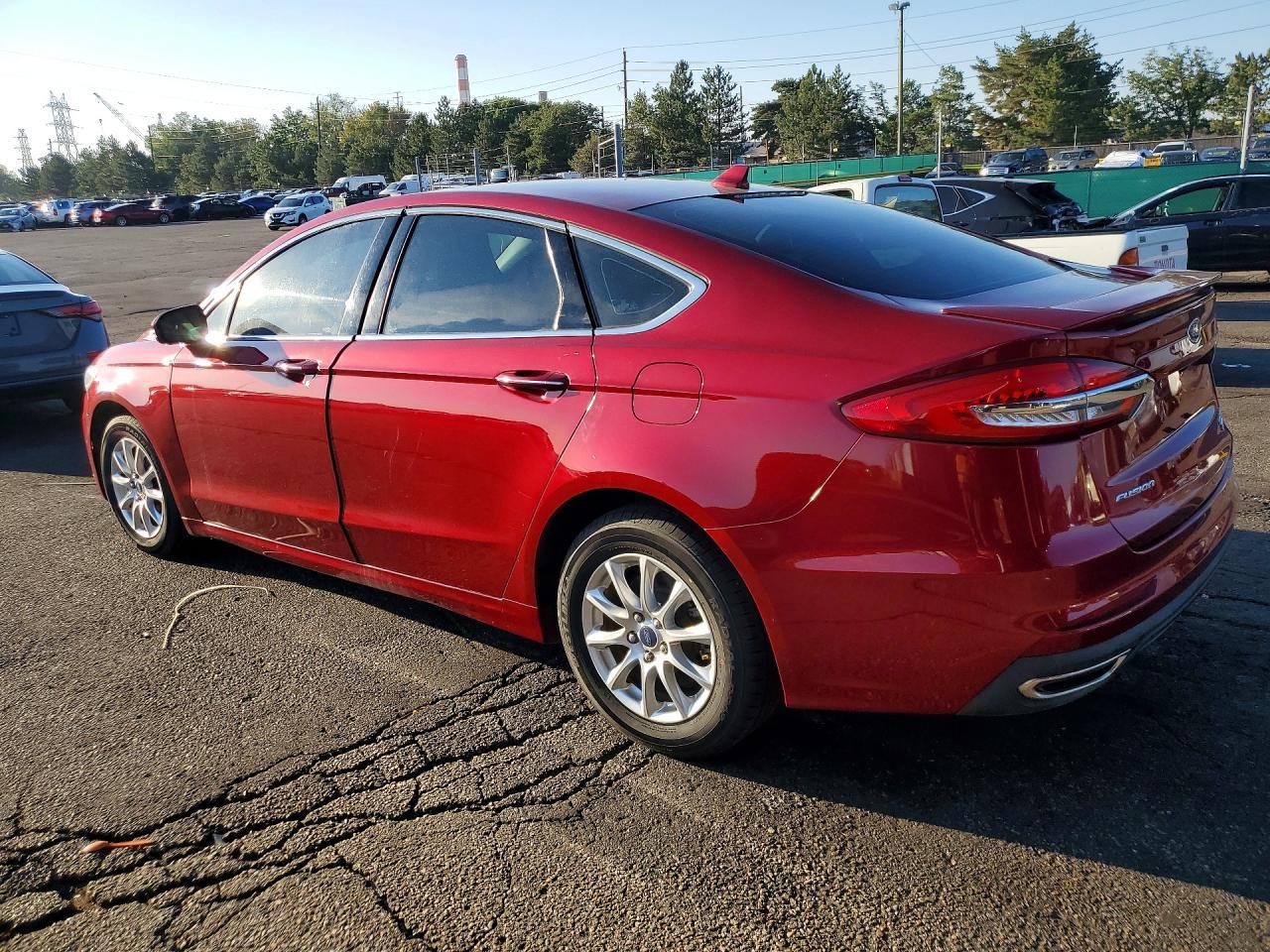 2019 Ford Fusion Titanium - Фото 2