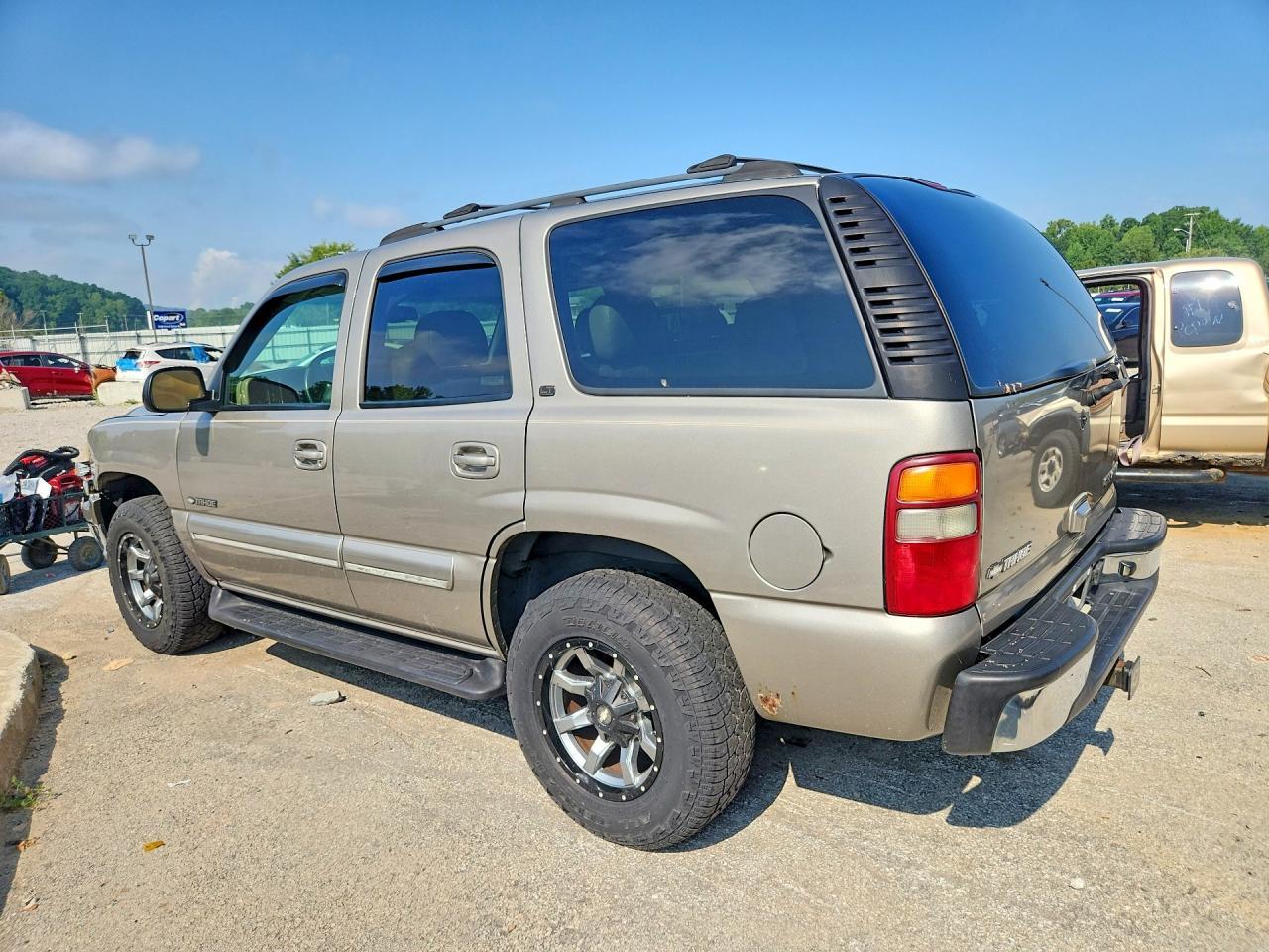 2002 Chevrolet Tahoe K1500 - Image 2