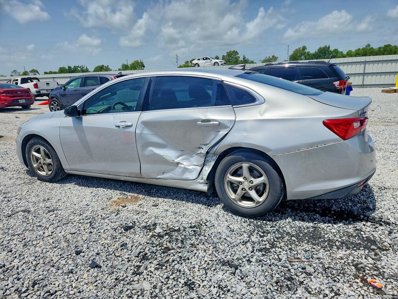 2017 Chevrolet Malibu Ls - Фото 2