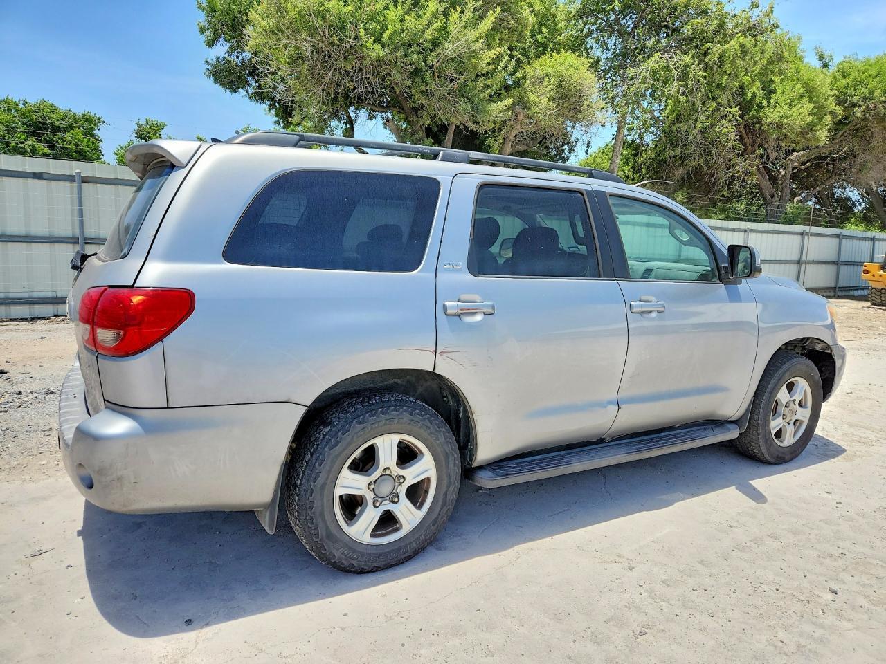 2012 Toyota Sequoia Sr5 - Image 3