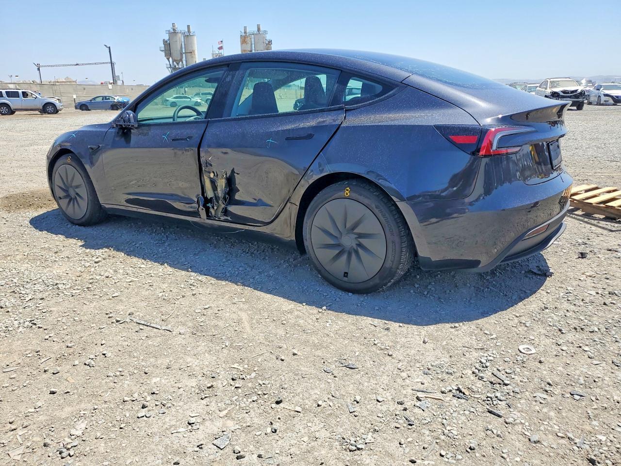 2026 Tesla Model 3 - Фото 2