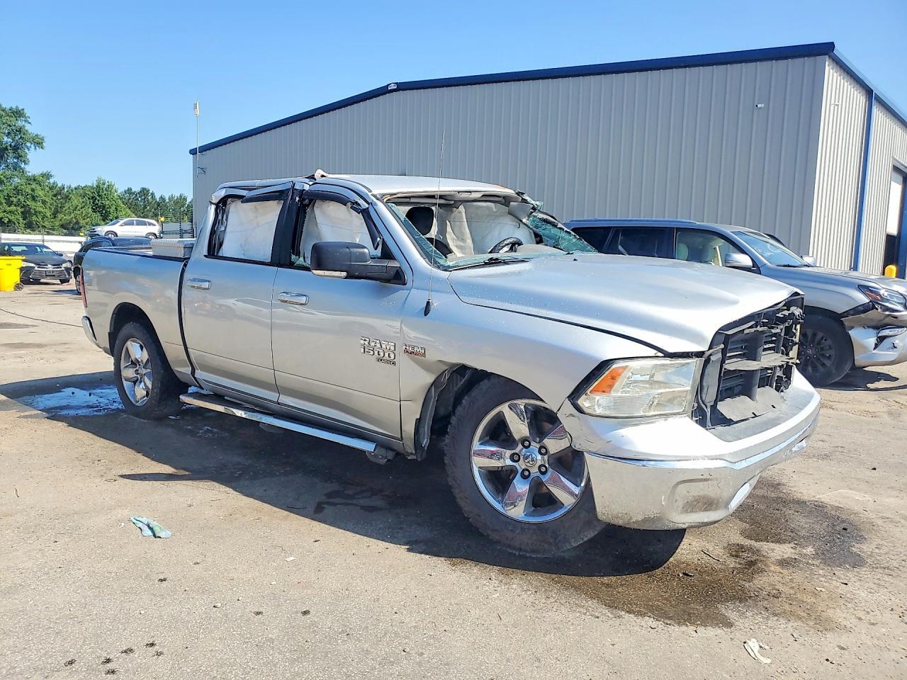 2019 Ram 1500 Classic Slt - Image 4