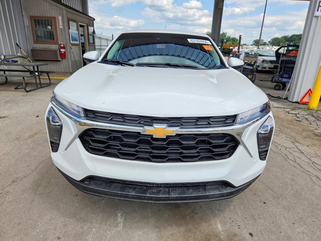 2024 Chevrolet Trax Ls - Фото 5