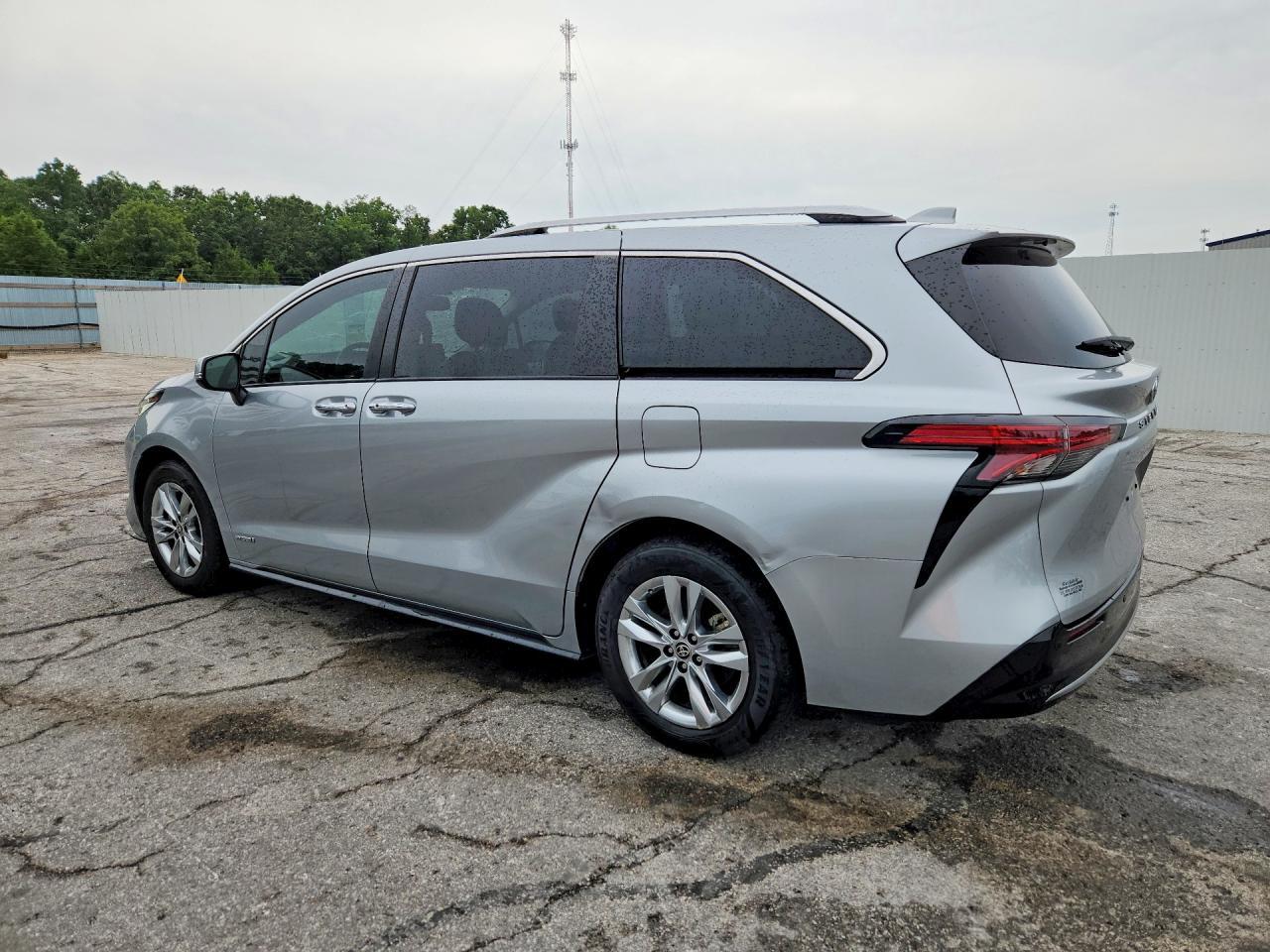 2021 Toyota Sienna Limited 7-Passenger - Фото 2