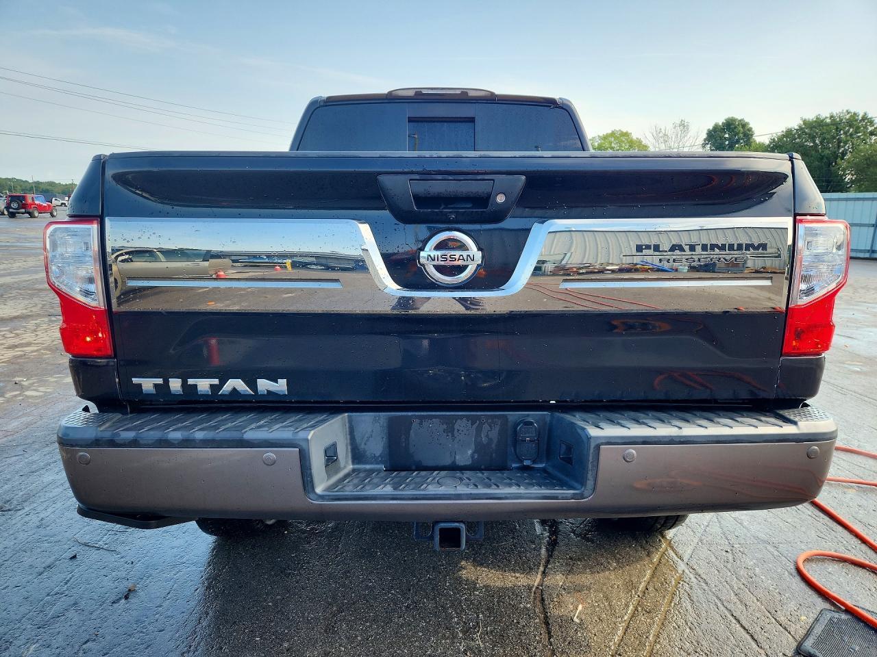 2017 Nissan Titan Platinum Reserve - Фото 6