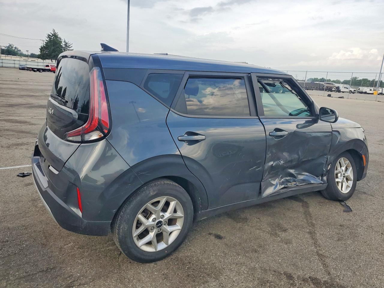 2023 Kia Soul Lx - Image 3