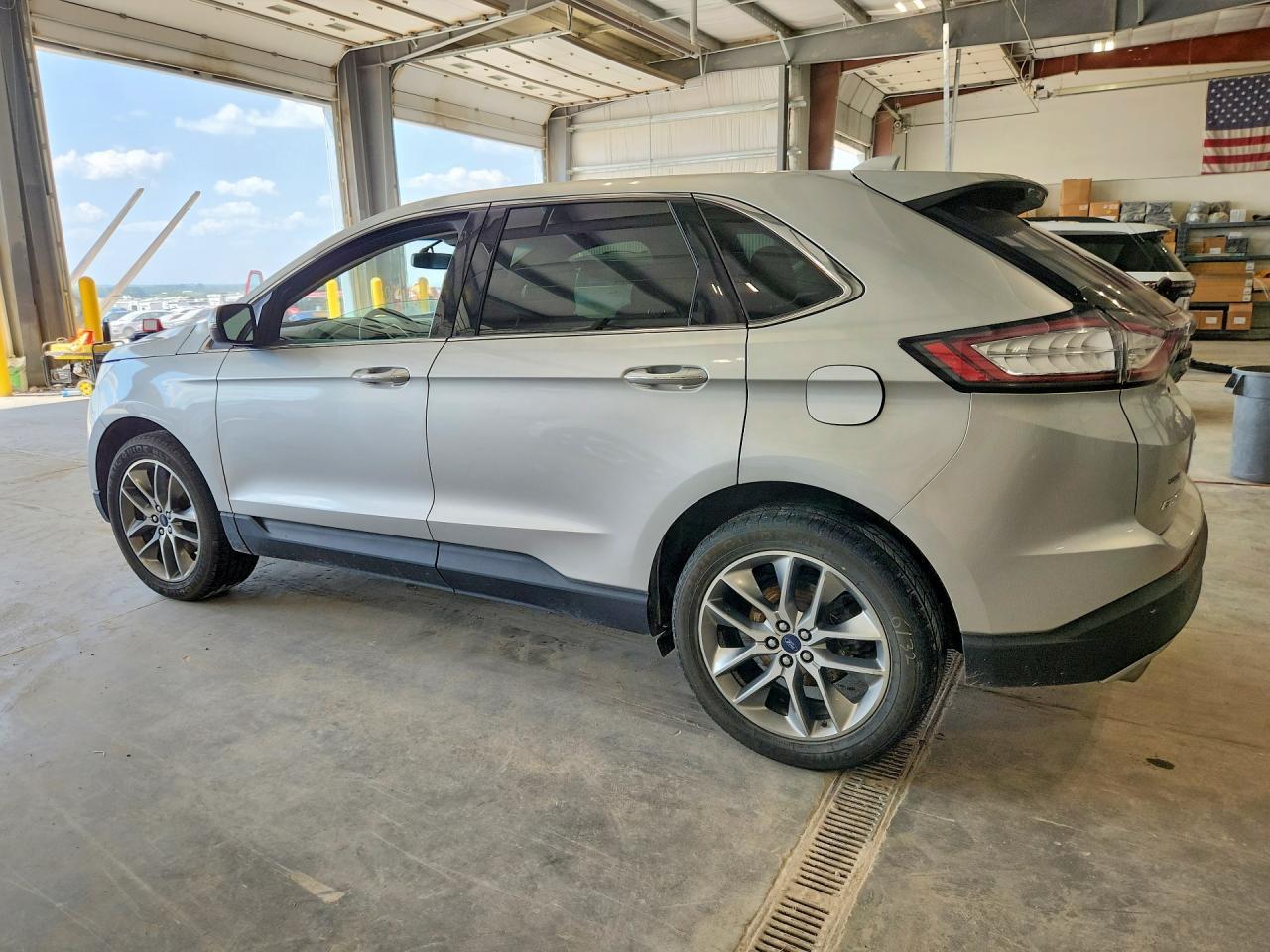2015 Ford Edge Titanium - Фото 2