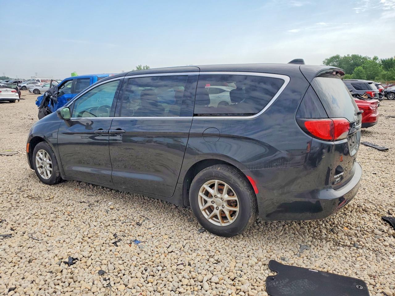 2017 Chrysler Pacifica Touring - Фото 2