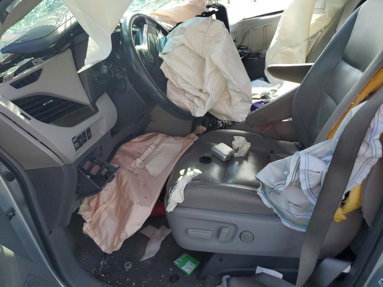 2015 Toyota Sienna Xle 8-Passenger - Фото 7