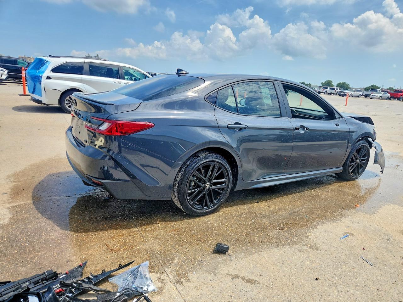 2025 Toyota Camry Se - Image 3