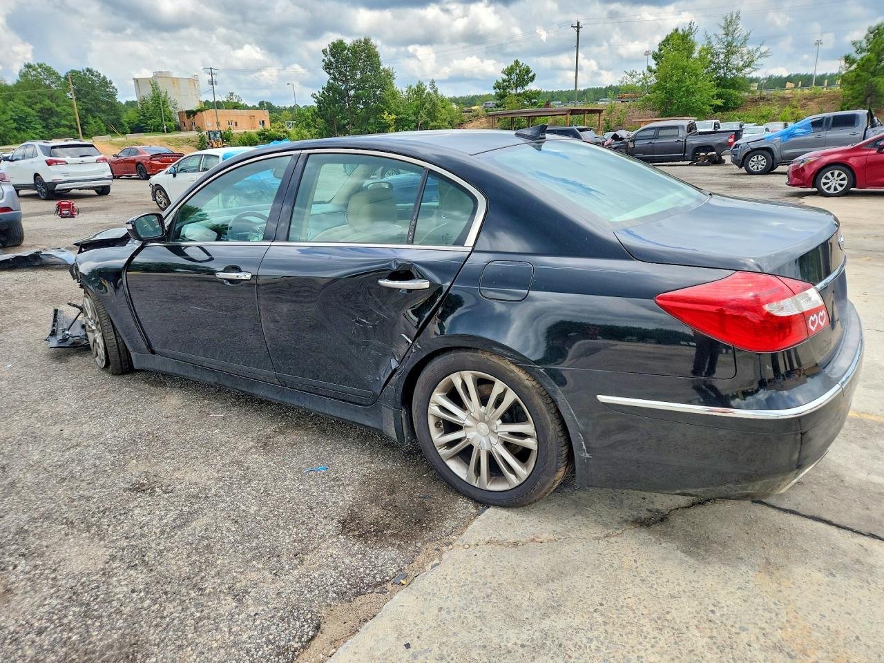 2012 Hyundai Genesis 3.8L - Фото 2