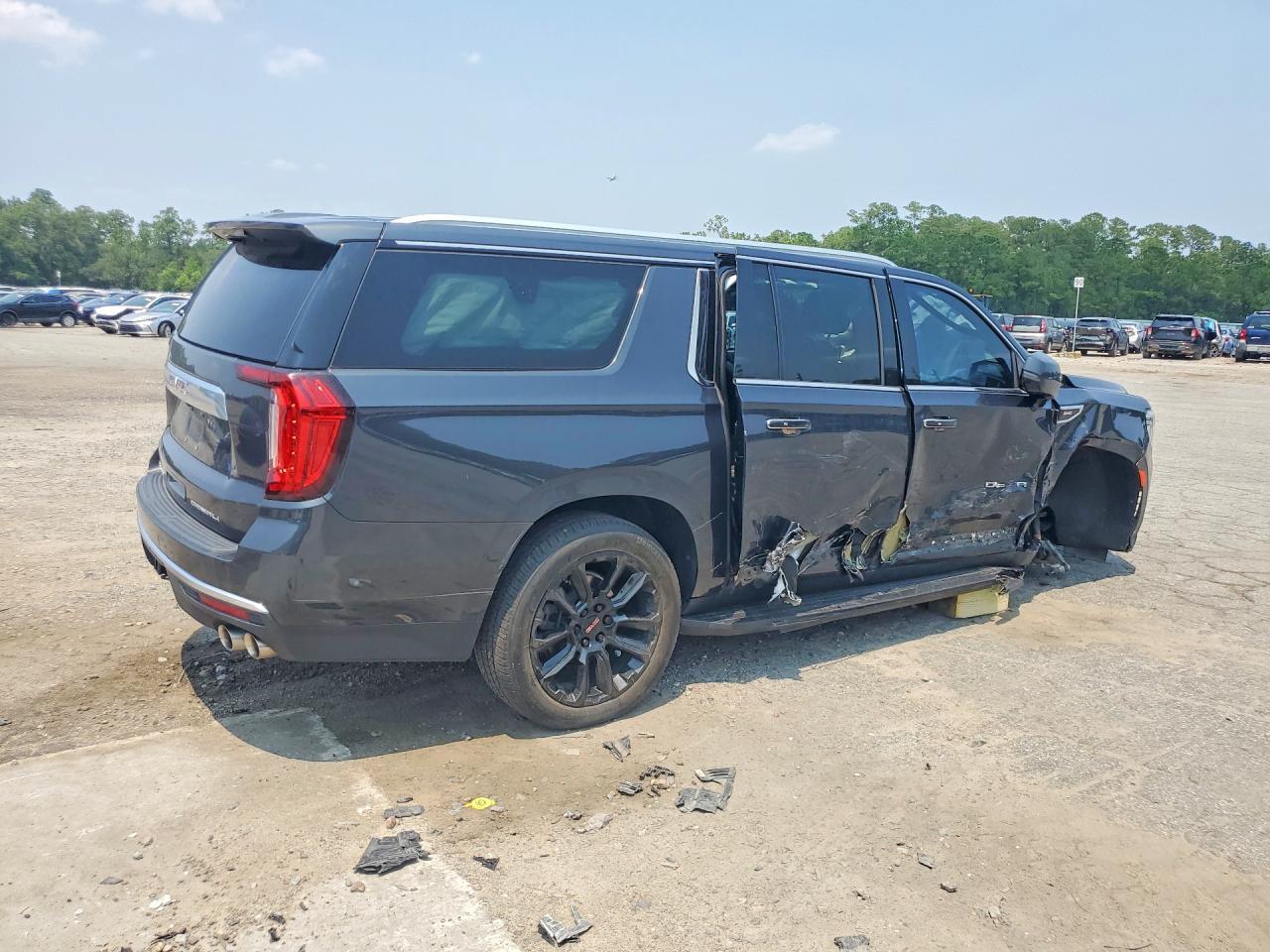 2022 GMC Yukon Xl Denali - Фото 3