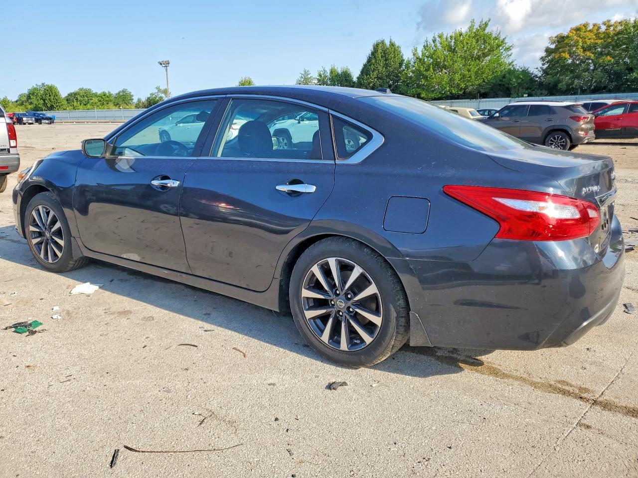 2016 Nissan Altima 2.5 - Image 2