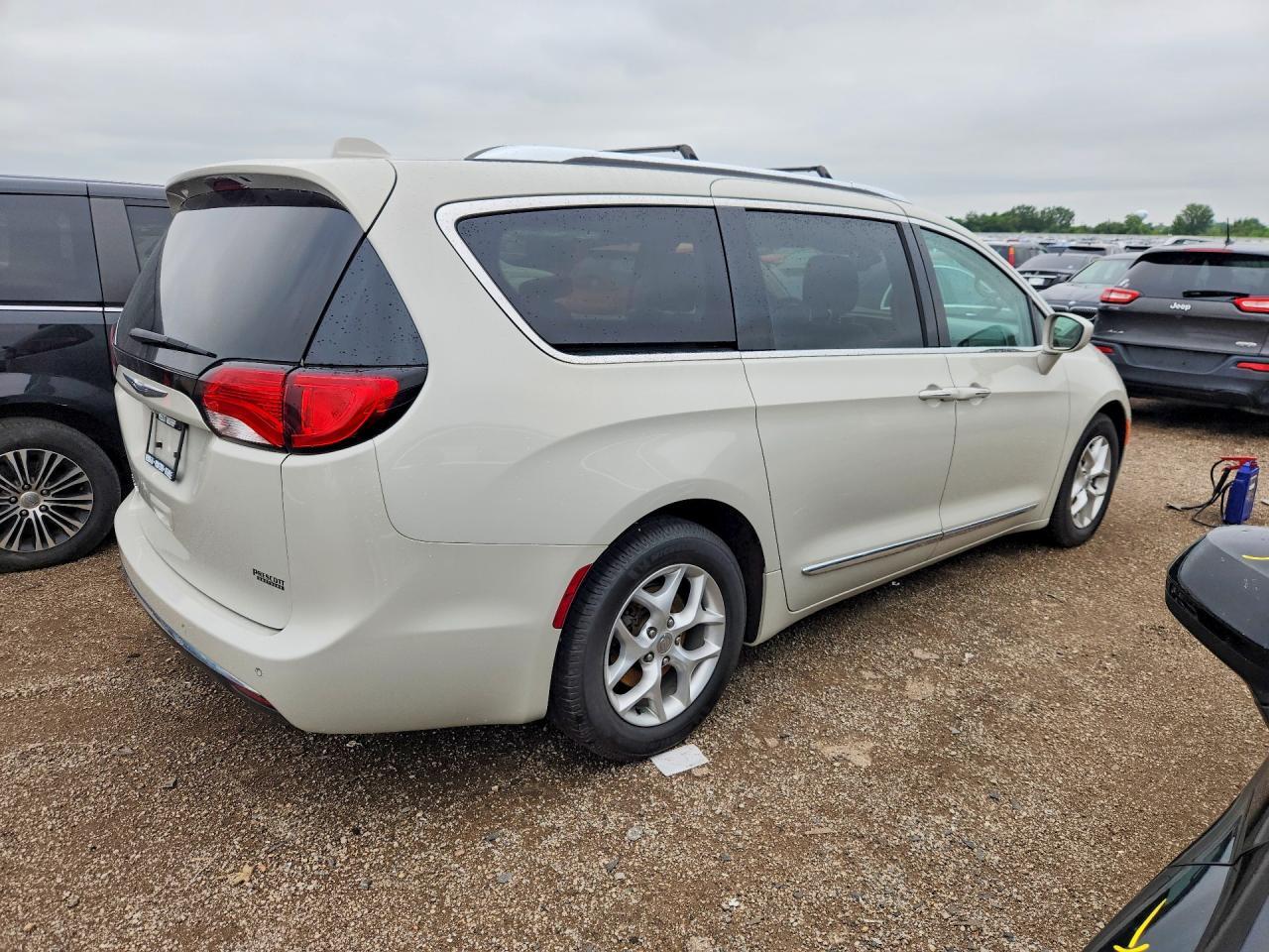 2017 Chrysler Pacifica Touring L Plus - Фото 3