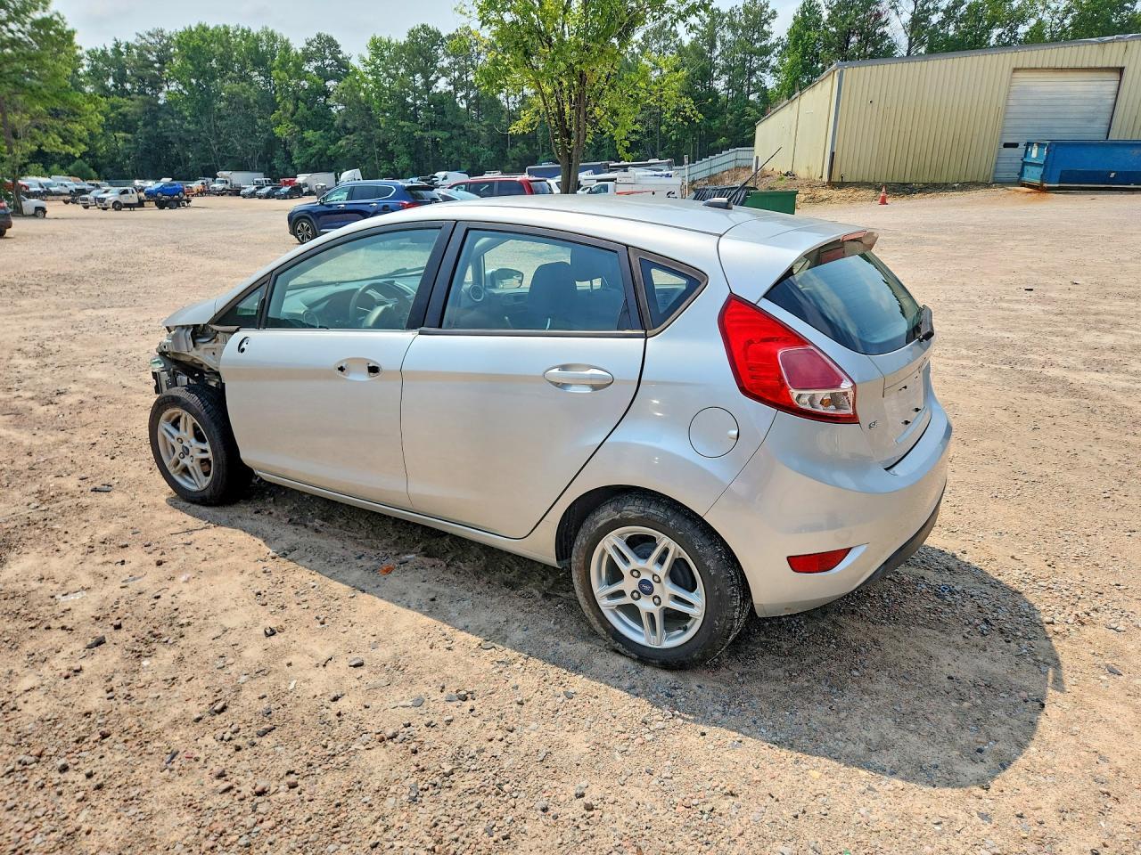 2017 Ford Fiesta Se - Фото 2