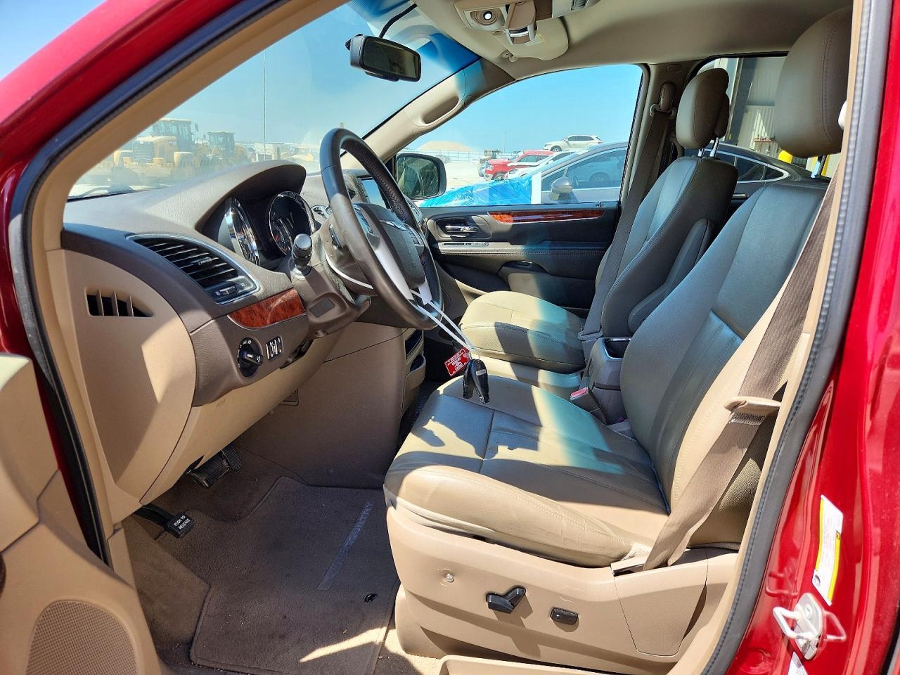 2016 Chrysler Town & Country Touring - Image 7