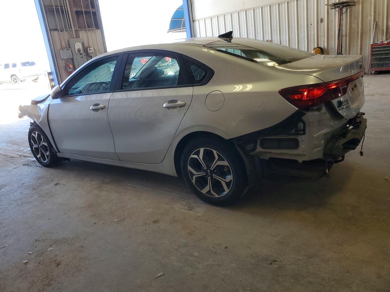 2021 Kia Forte Lxs - Image 2