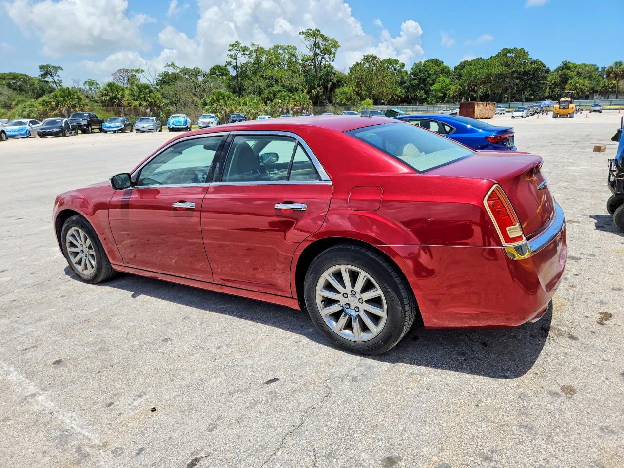 2011 Chrysler 300 Limited - Фото 2
