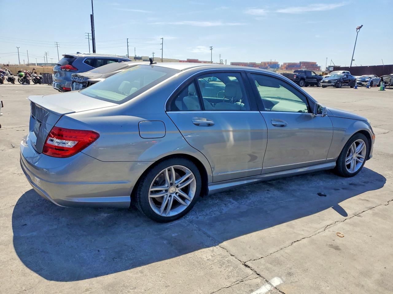 2014 Mercedes-Benz C 250 - Фото 3