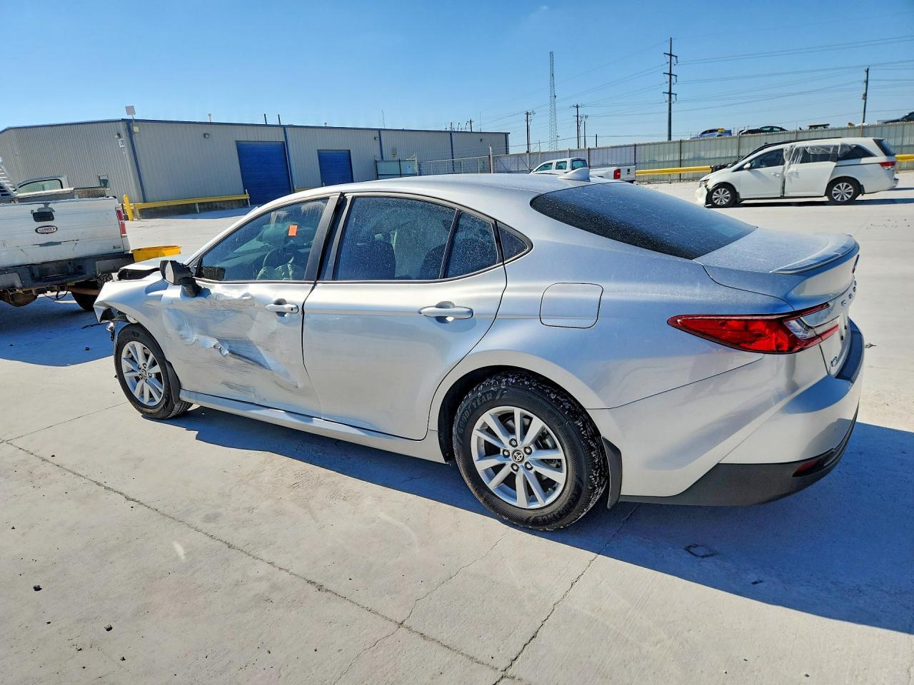 2025 Toyota Camry Le - Фото 2