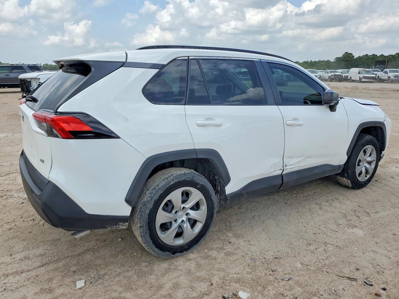 2021 Toyota Rav4 Le - Фото 3