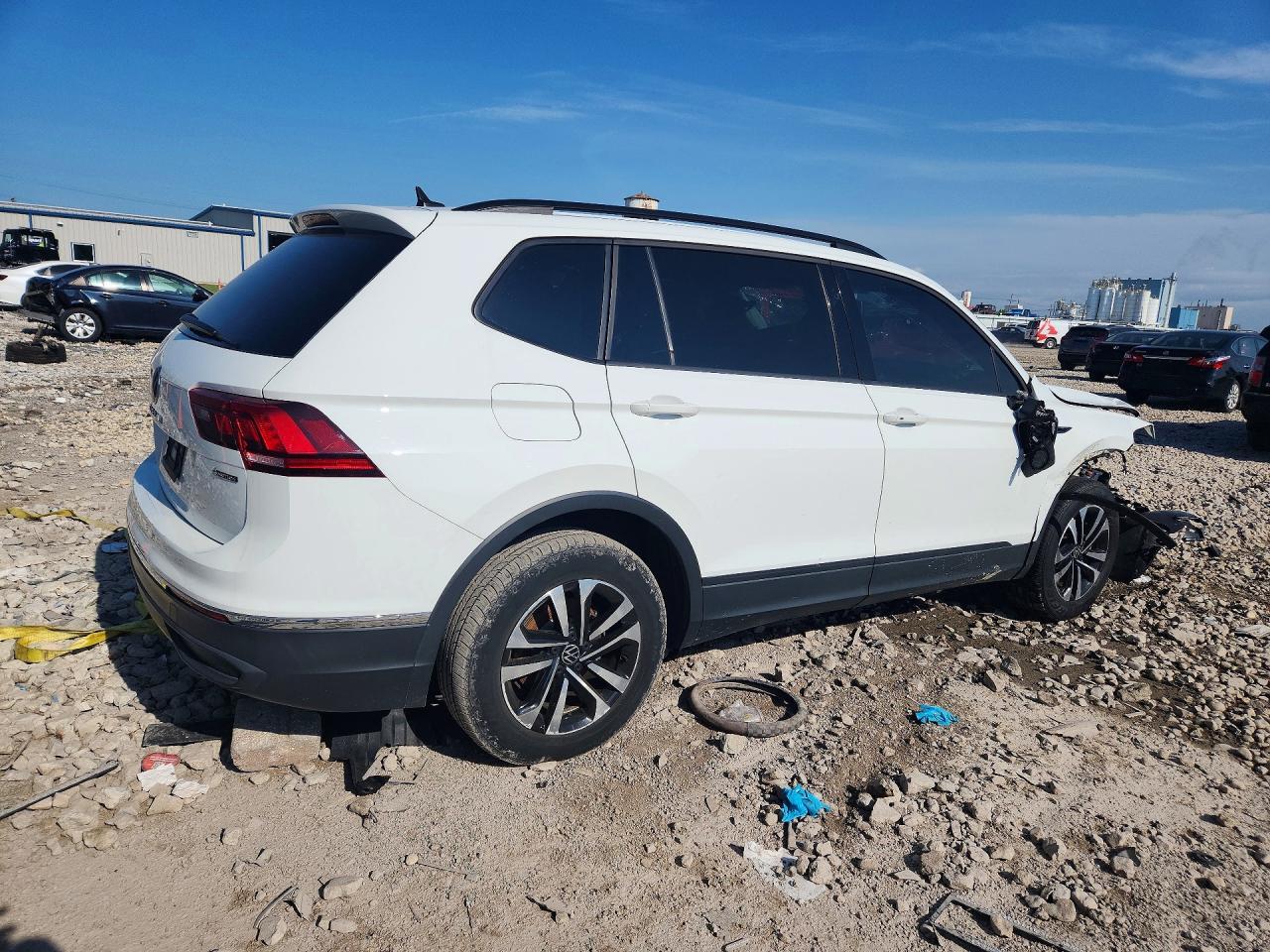 2022 Volkswagen Tiguan S - Фото 3