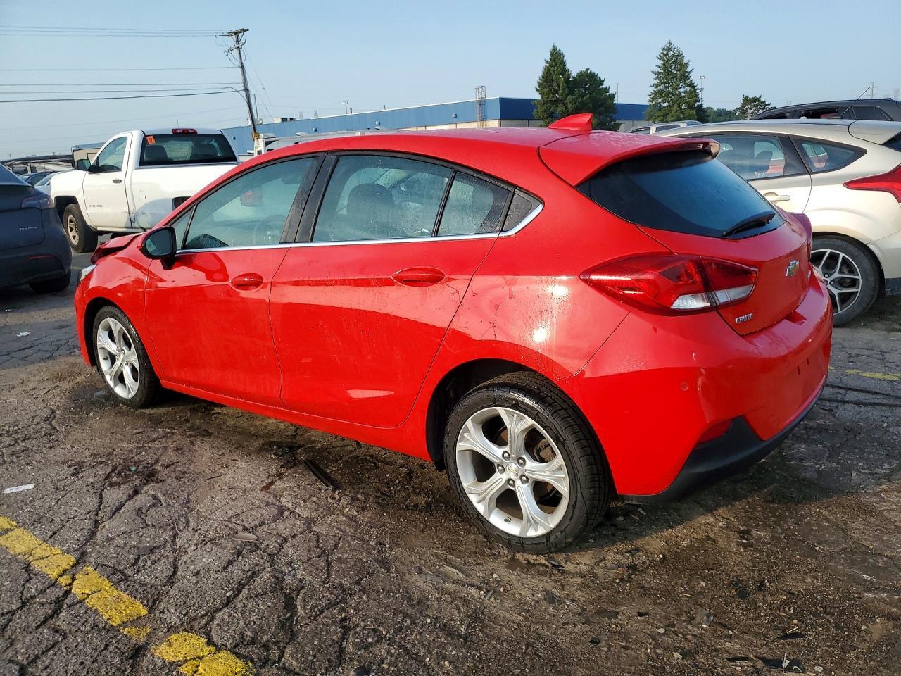 2019 Chevrolet Cruze Premier - Image 2
