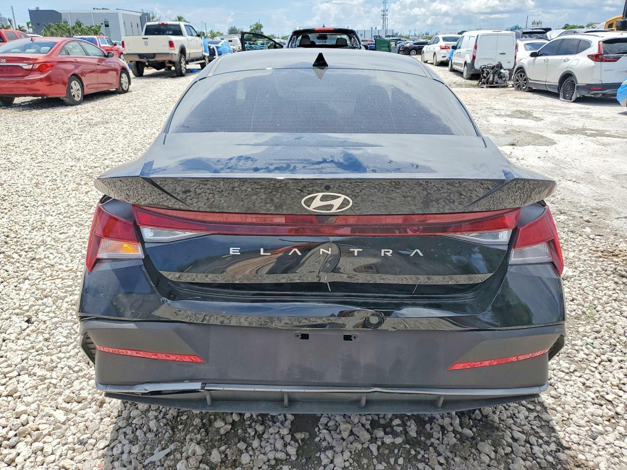 2025 Hyundai Elantra Se - Фото 6
