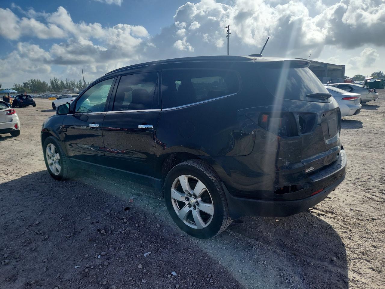 2016 Chevrolet Traverse Lt - Фото 2